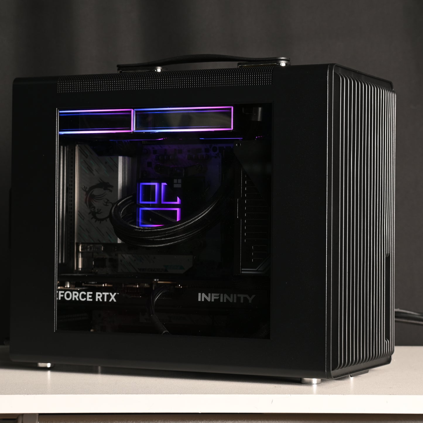 RYZEN 7 9800X3D | RTX 5070 Compact / portable Gaming Pc