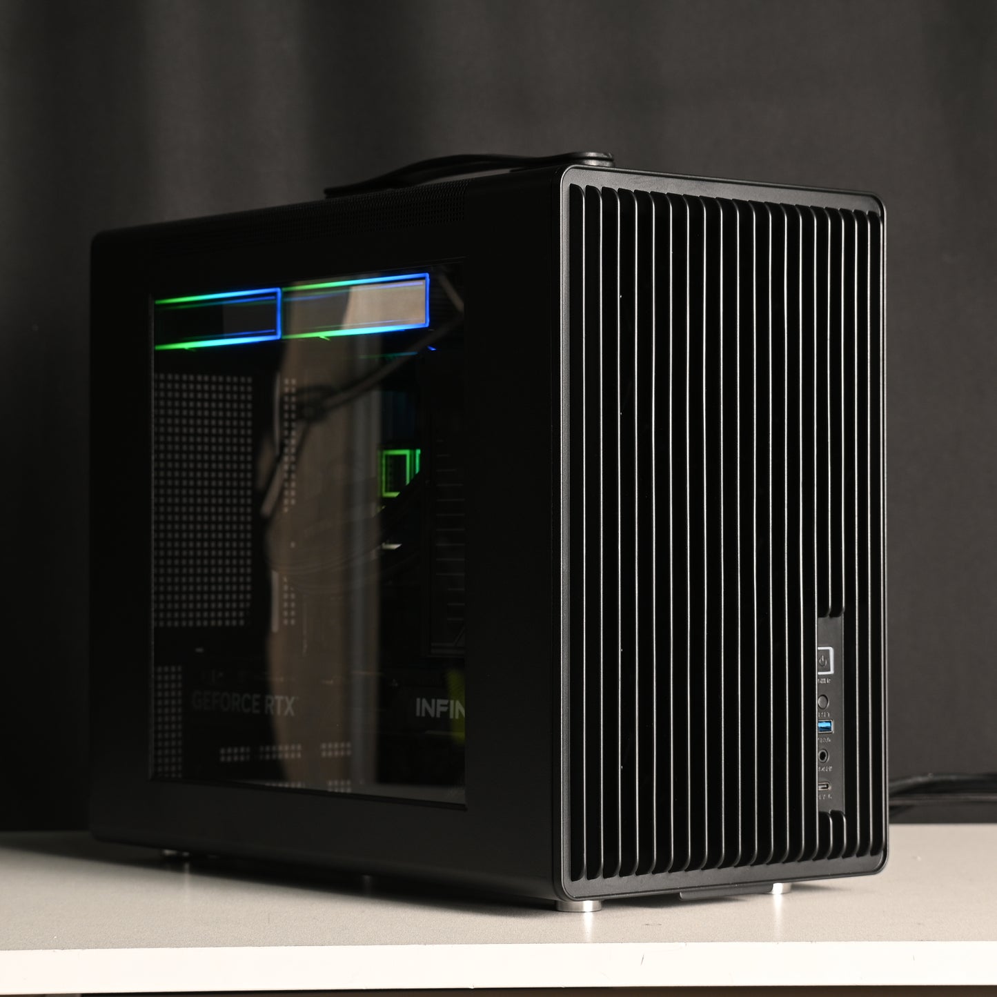 RYZEN 7 9800X3D | RTX 5070 Compact / portable Gaming Pc