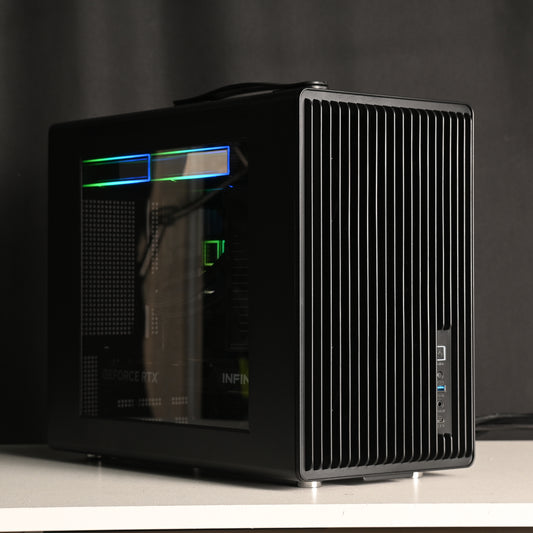 RYZEN 7 9800X3D | RTX 5070 Compact / portable Gaming Pc