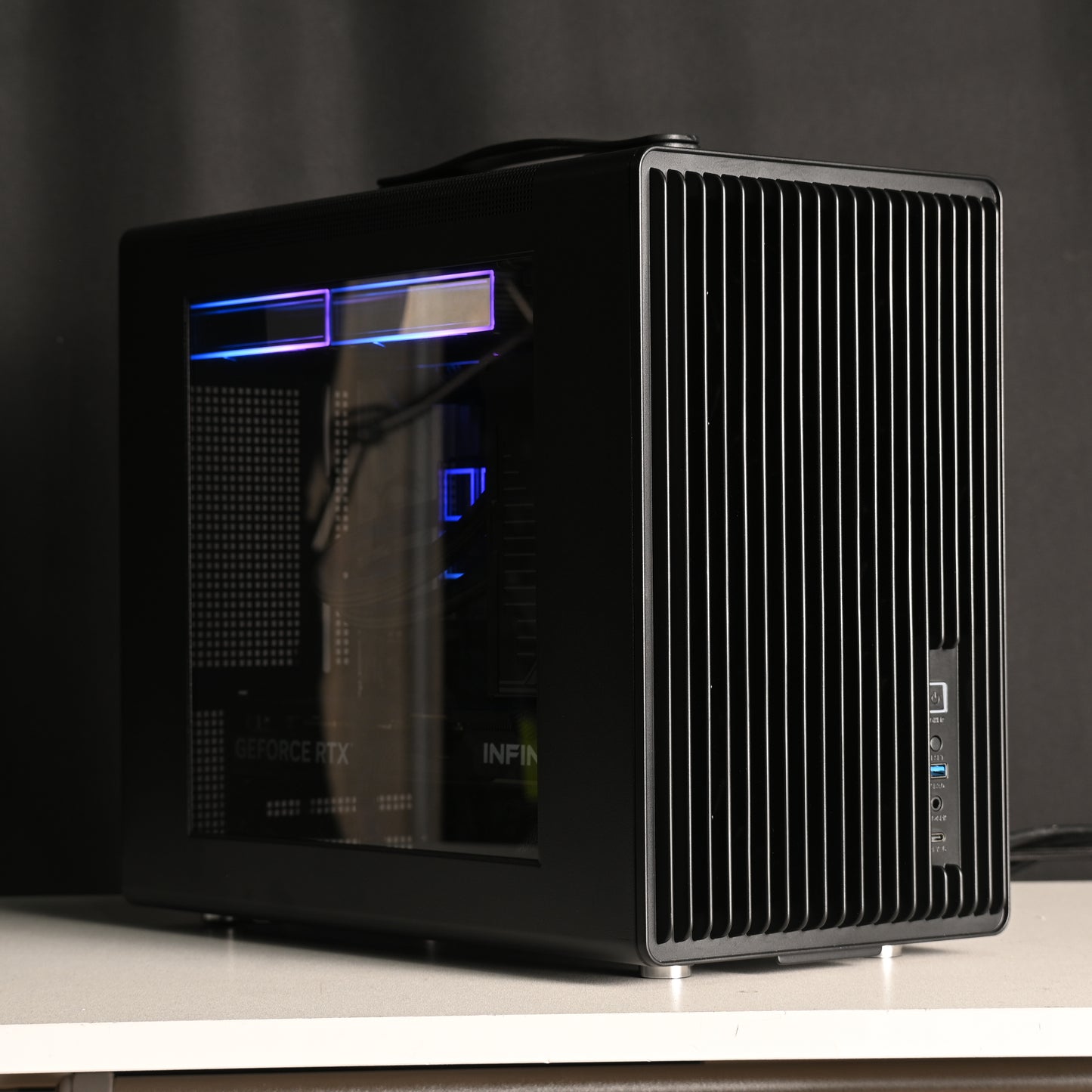 RYZEN 7 9800X3D | RTX 5070 Compact / portable Gaming Pc