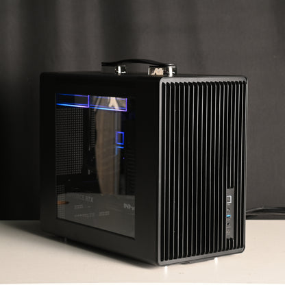 RYZEN 7 9800X3D | RTX 5070 Compact / portable Gaming Pc
