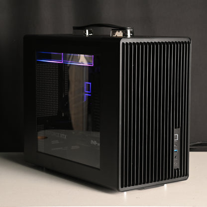 RYZEN 7 9800X3D | RTX 5070 Compact / portable Gaming Pc