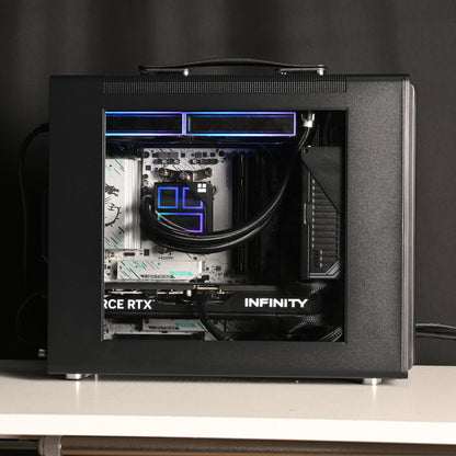 RYZEN 7 9800X3D | RTX 5070 Compact / portable Gaming Pc