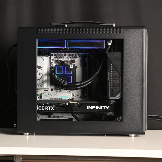 RYZEN 7 9800X3D | RTX 5070 Compact / portable Gaming Pc