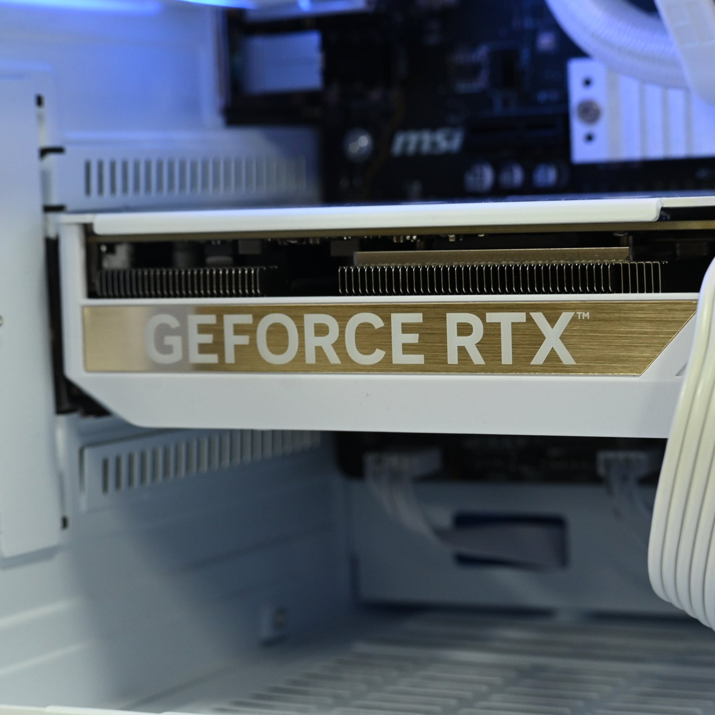 RYZEN 5 9600X | RTX 5070 White Gaming PC